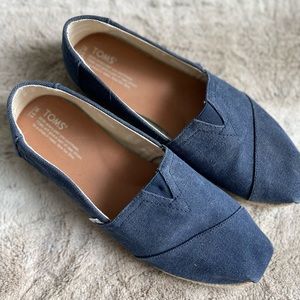 Tom’s - Like New - Woven base - Womens size 11